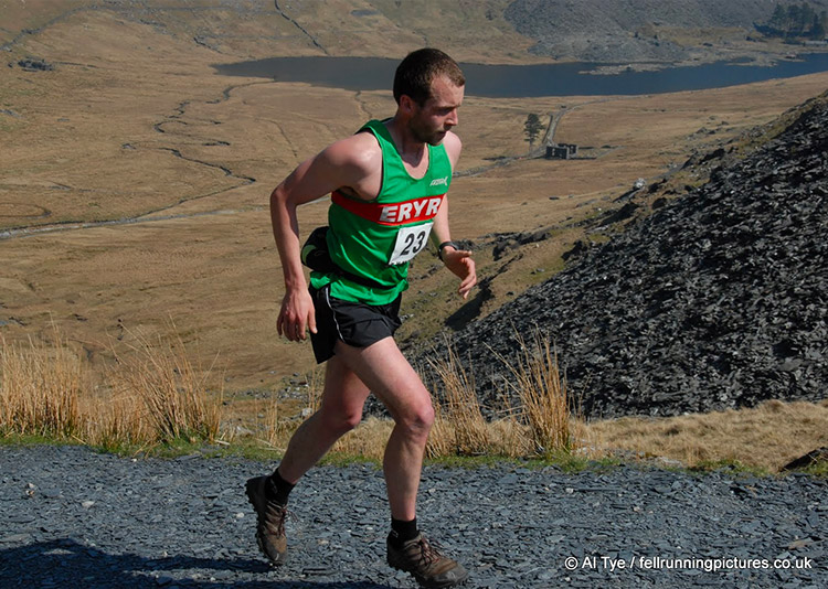NWRAC Mountain, Fell and Trail Running. A competitor on the Llyn Alwen Trail.