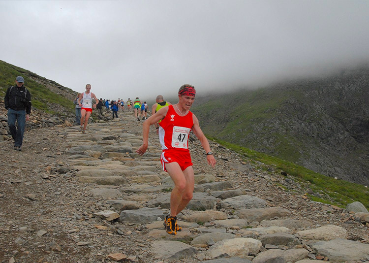 NWRAC Mountain, Fell and Trail Running. A competitor on the Llyn Alwen Trail.